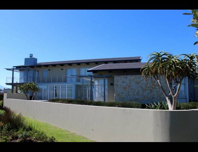 5 BEDROOM HOUSE FOR SALE IN OUBAAI